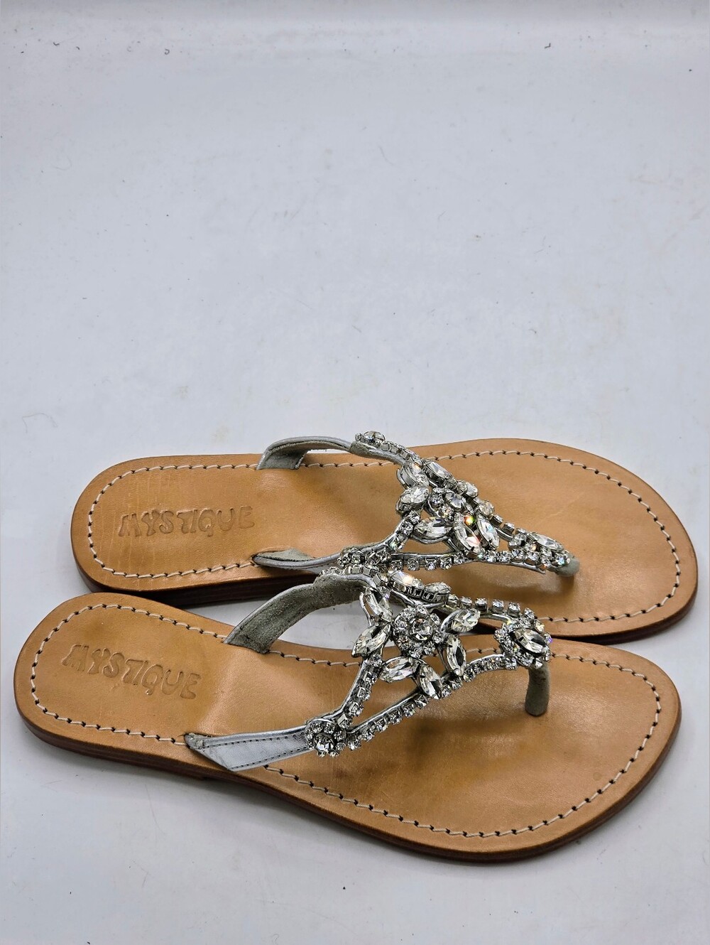 MYSTIQUE Crystal Embellished Leather Thong Sandals Flat Silver Rhinestone Size 5 - Picture 7 of 16